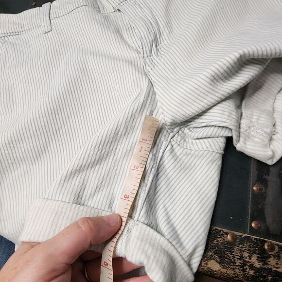 Levi’s Pin Stripe Cuffed Denim Chino Shorts Woman's Size 31 - Picture 6 of 8